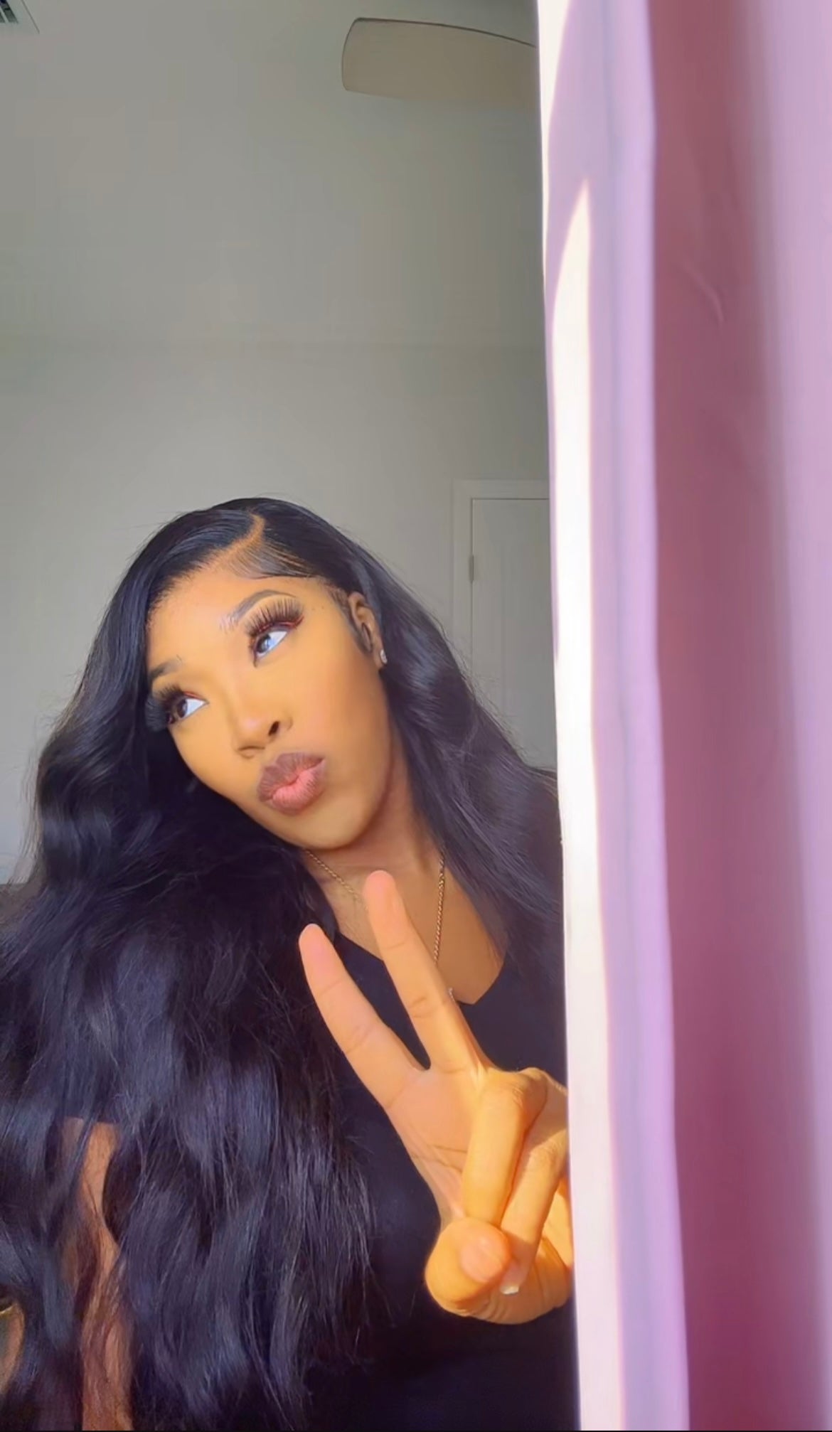 Lola Glamour Wave (13x4 Ready To Wear Lace Frontal Wig)